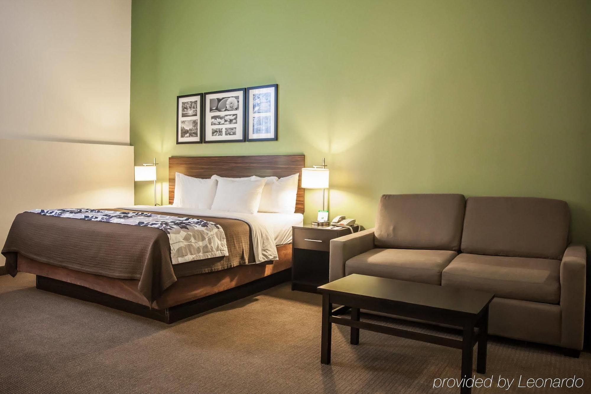 Sleep & Downtown Inner Harbor 3*